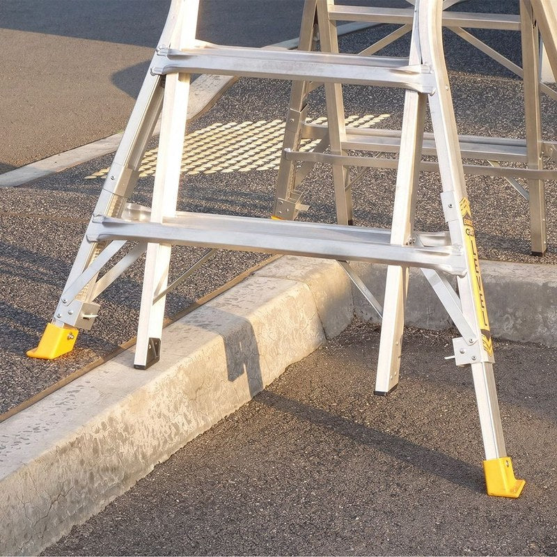 Gorilla RPL0508-LVL levelled on a kerb, Quad Leveller legs extended